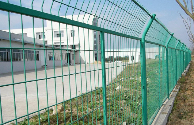 台湾围栏网立柱与地面连接方式