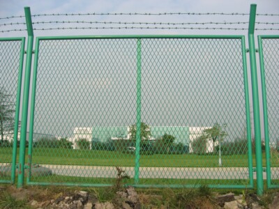 篮球场用什么护栏网好